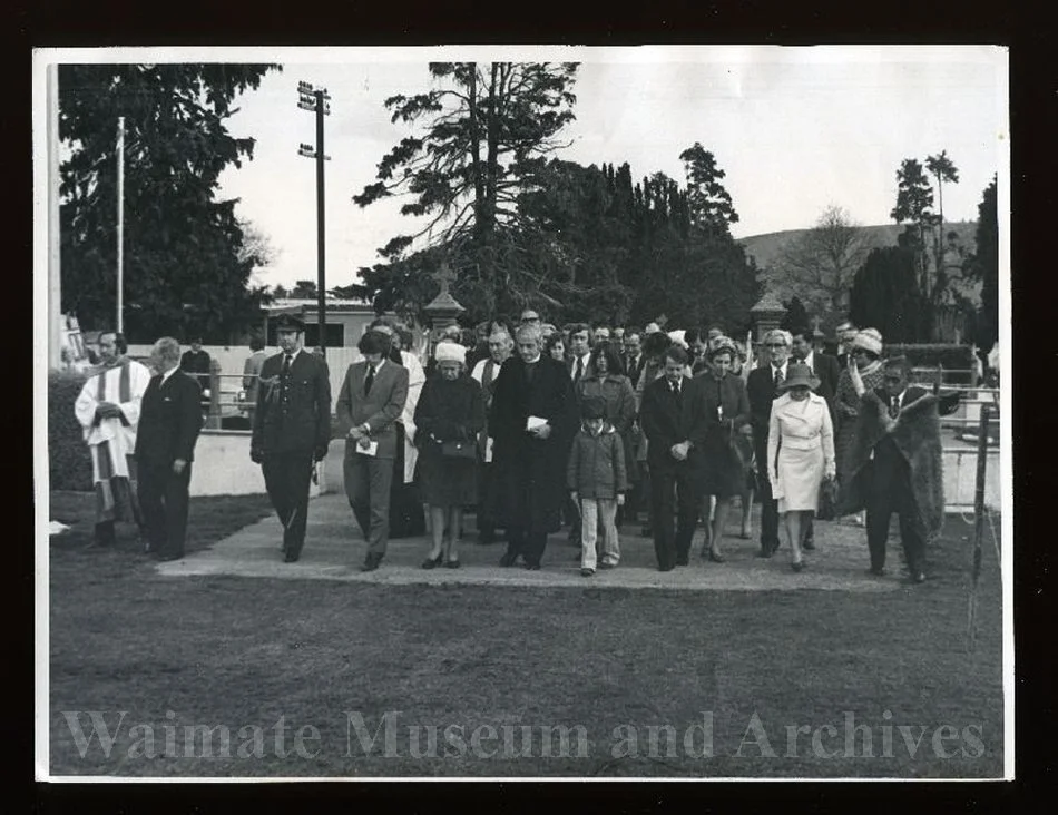 Memorial unveiling of Norman Kirk's headstone