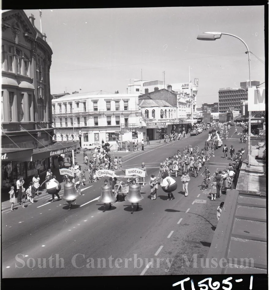 Haywrights annual Xmas parade through Stafford St, 1977