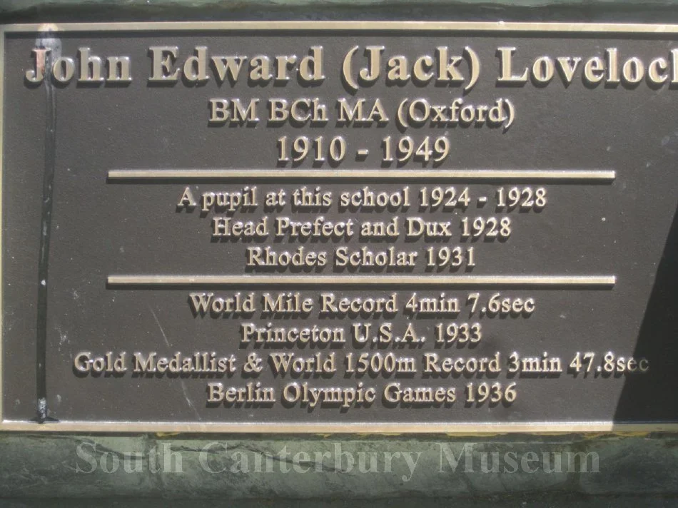 Plaque, Jack Lovelock statue, Timaru Boy's High School
