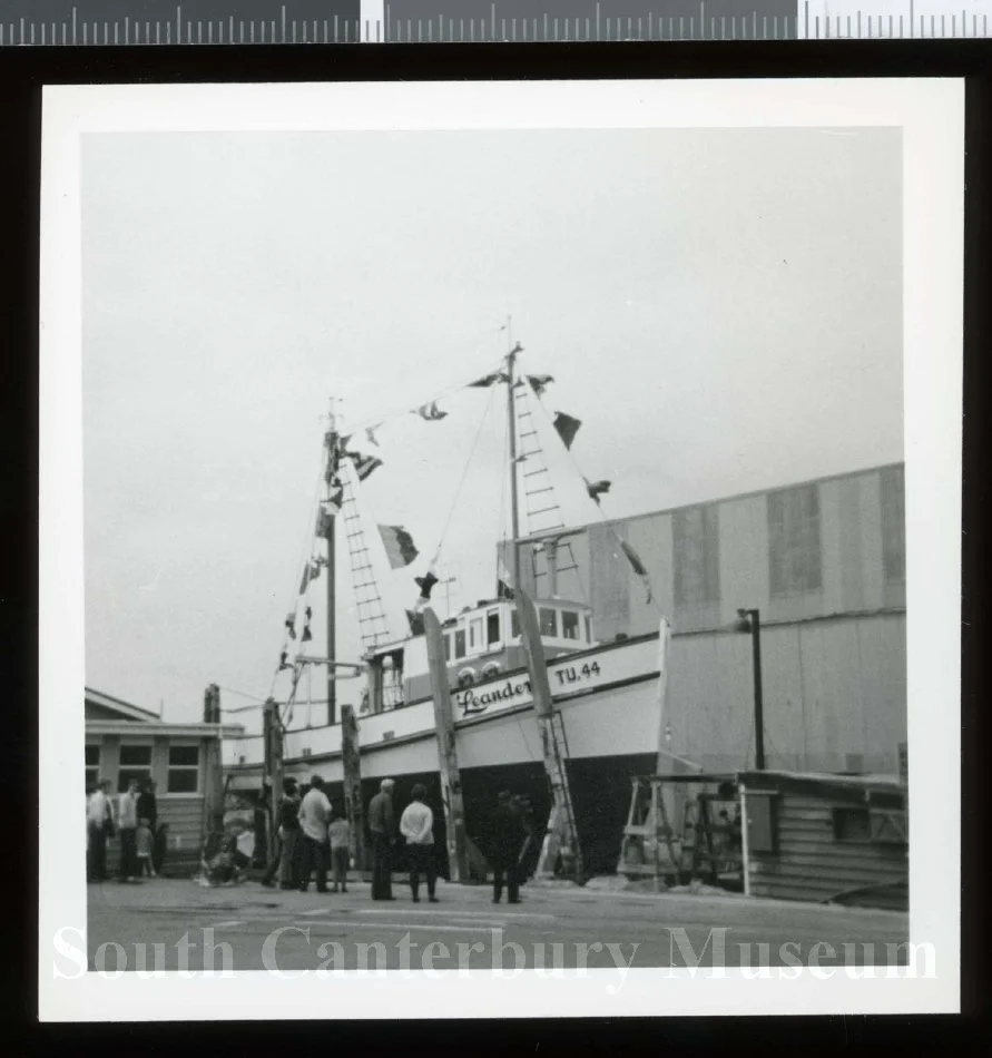 Launching the Leander (TU44), Timaru