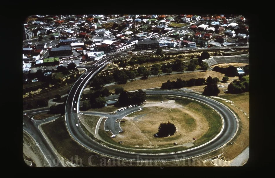 TU 25 : The Timaru Port Loop Road, leading down from Stafford/Le Crens Terrace, to the Harbour Area and Caroline Bay