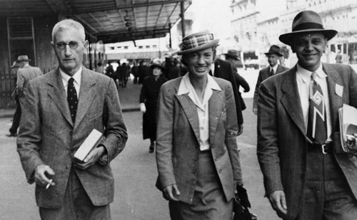 Harry Howard Barton Allan (left), Lucy Beatrice Moore (centre) and visiting scientist Dr G. F. Papenfuss, January 1949