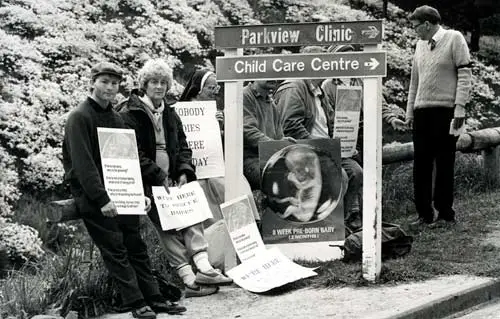 Anti-abortion protesters outside the Parkview Clinic, 1989