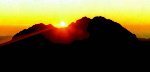 Sunrise on Hikurangi
