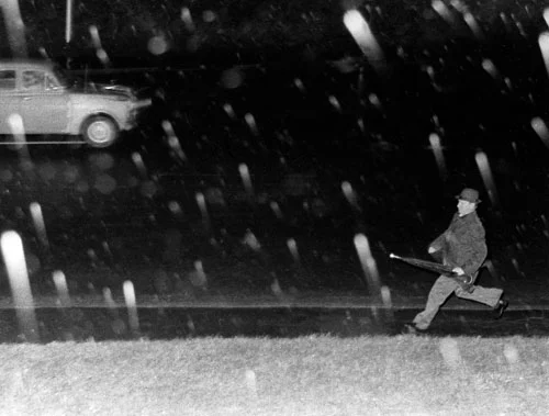 Soviet diplomat flees from the SIS, Aro Street, 1974