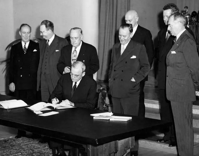 Signing the ANZUS treaty, 1951