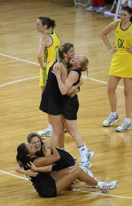 Silver Ferns celebrate their win at Delhi, 2010