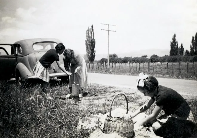 Firing up the thermette, 1953