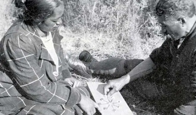 A game of mū tōrere