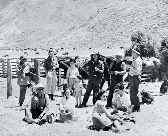 Broken Barrier cast and crew, Māhia Peninsula
