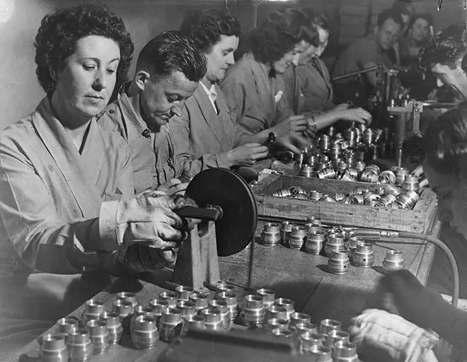 Munitions factory workers, Second World War