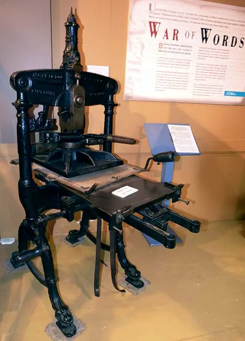 Te Pihoihoi printing press