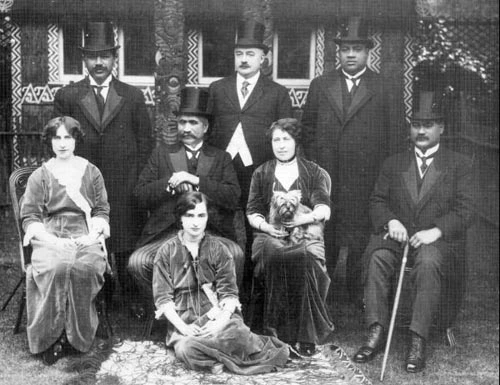 Te Rata Mahuta Pōtatau Te Wherowhero (seated, right) and others