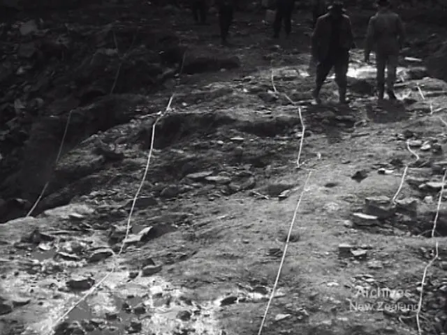 Building the Roxburgh dam