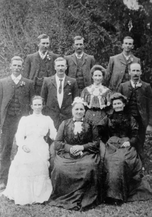 Margaret Gardner (front row, centre) and her children, at Scargill, North Canterbury in 1907