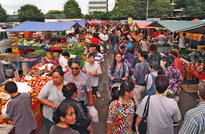 Ōtara market