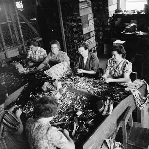 Women workers, Second World War