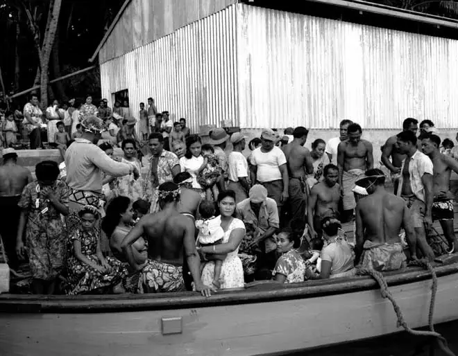 Tokelauans leaving for New Zealand, 1966