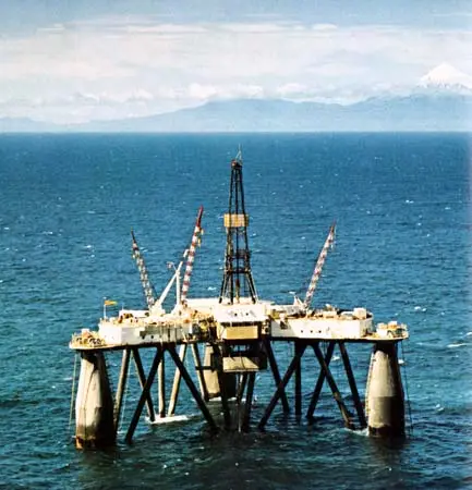 Semi-submersible drilling rig