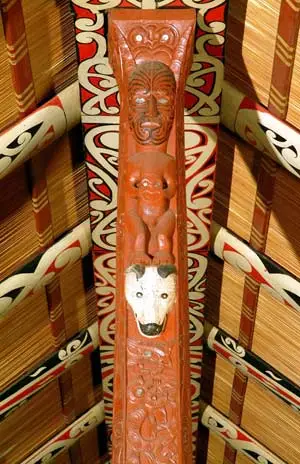 Carving of Houmaitawhiti’s dog