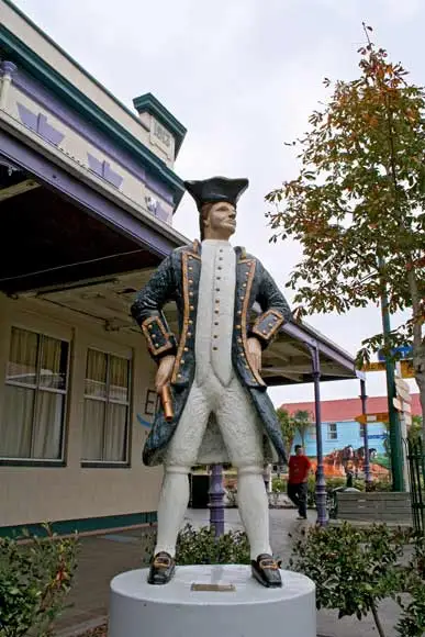 James Cook statue, Marton