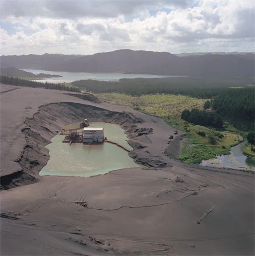 Mining ironsands, Taharoa