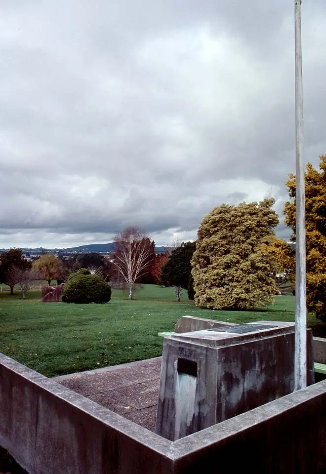 Memorial at Gate Pā