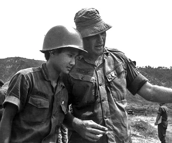 1NZATTV instructor with South Vietnamese soldier