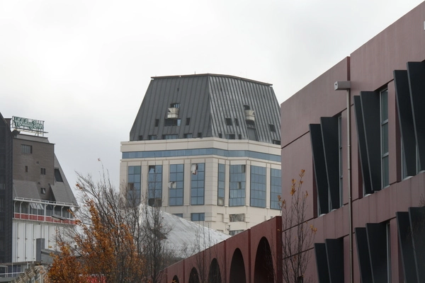 Hotel Grand Chancellor and Holiday Inn