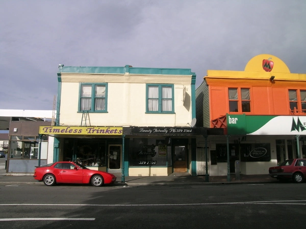 Timeless Trinkets and Mainstreet Cafe